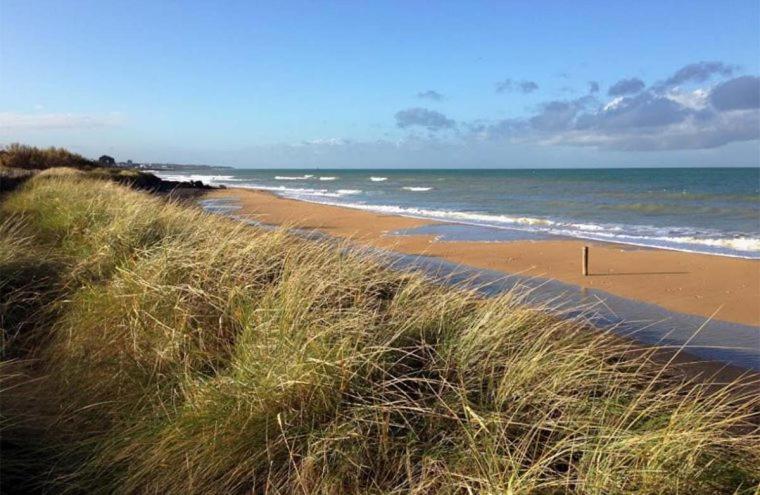 Les Pieds Dans L'Eau - Acces Direct A La Plage Bernières-sur-Mer Esterno foto
