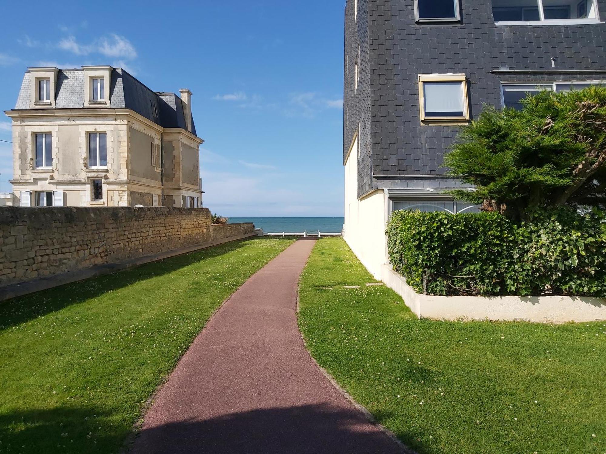 Les Pieds Dans L'Eau - Acces Direct A La Plage Bernières-sur-Mer Esterno foto
