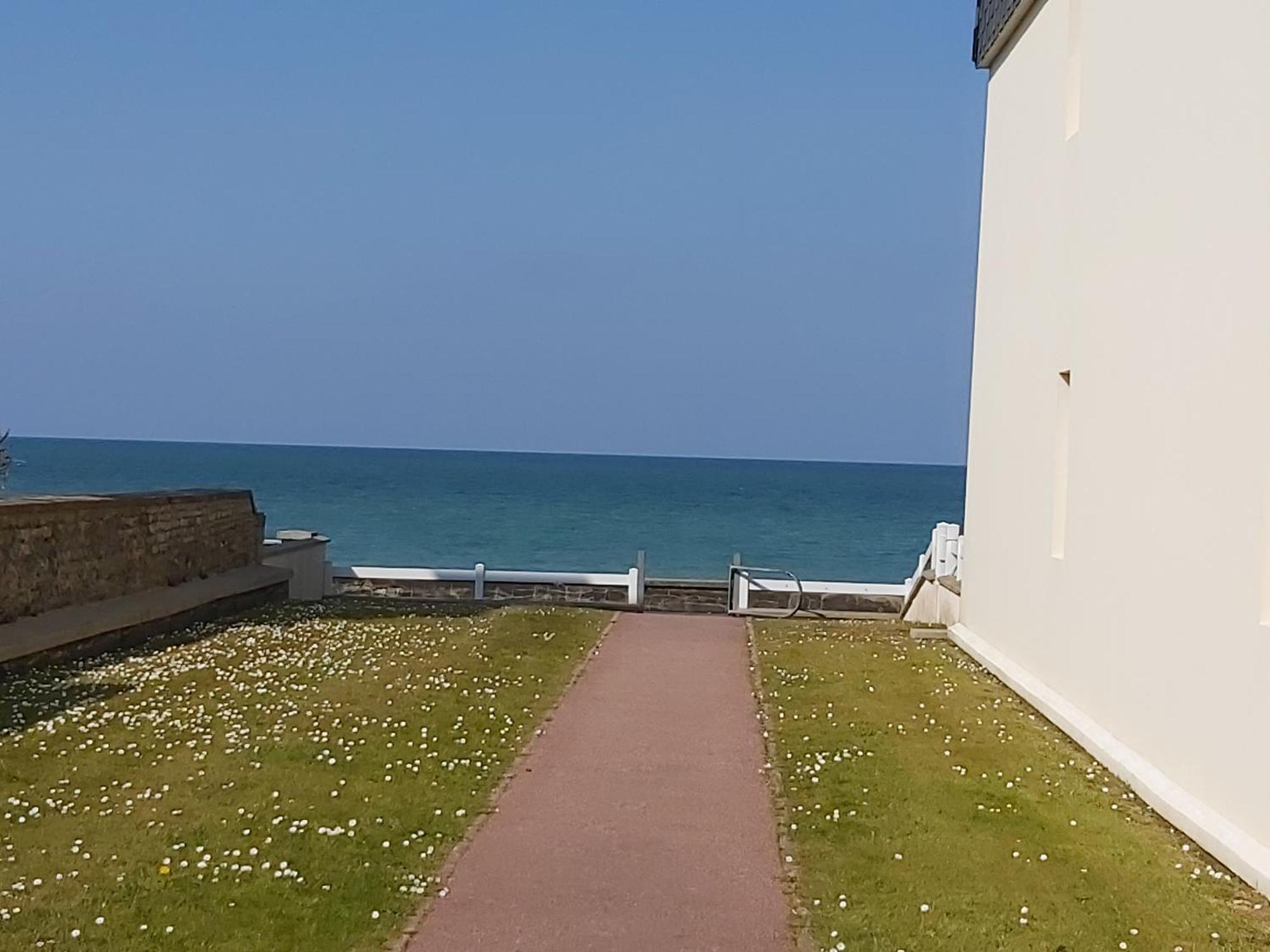 Les Pieds Dans L'Eau - Acces Direct A La Plage Bernières-sur-Mer Esterno foto